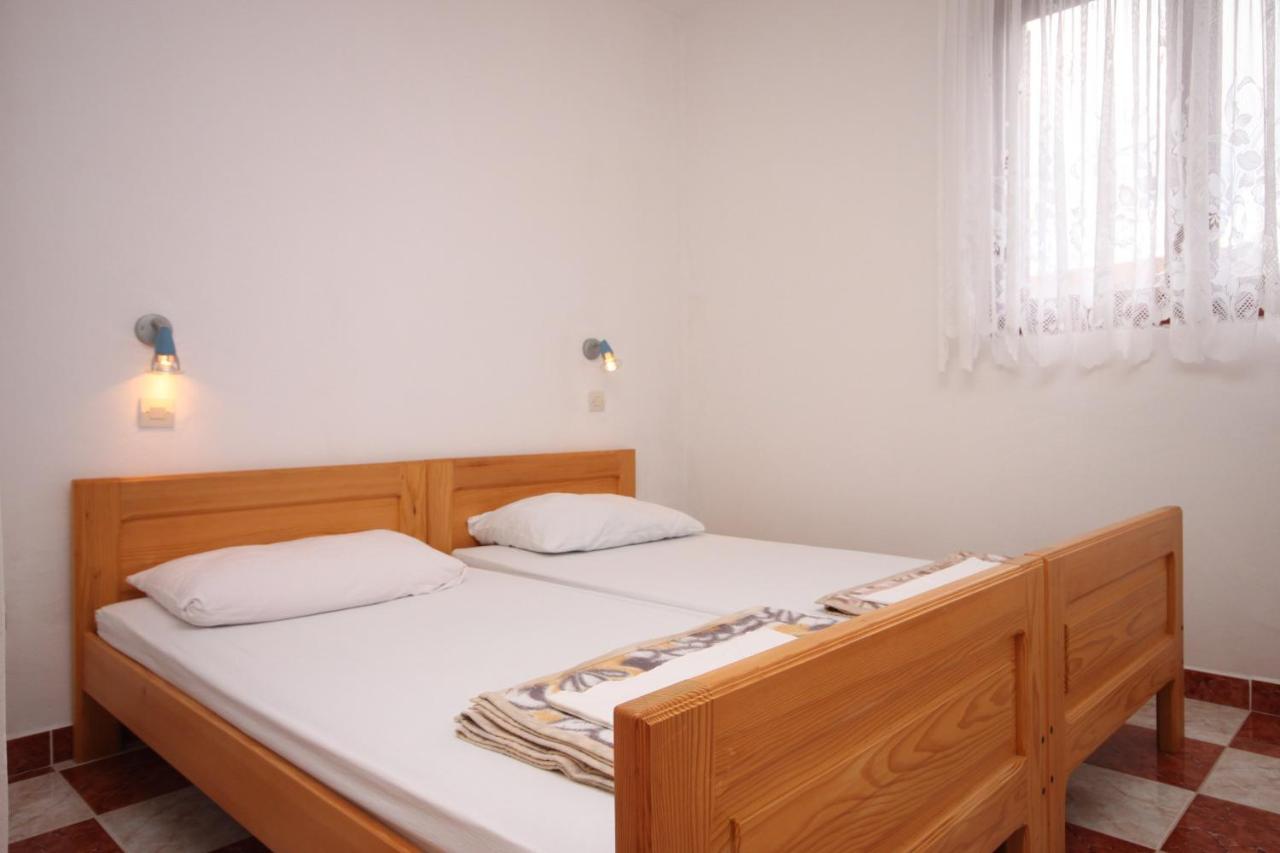 Apartments With A Parking Space Starigrad, Paklenica - 6618 المظهر الخارجي الصورة
