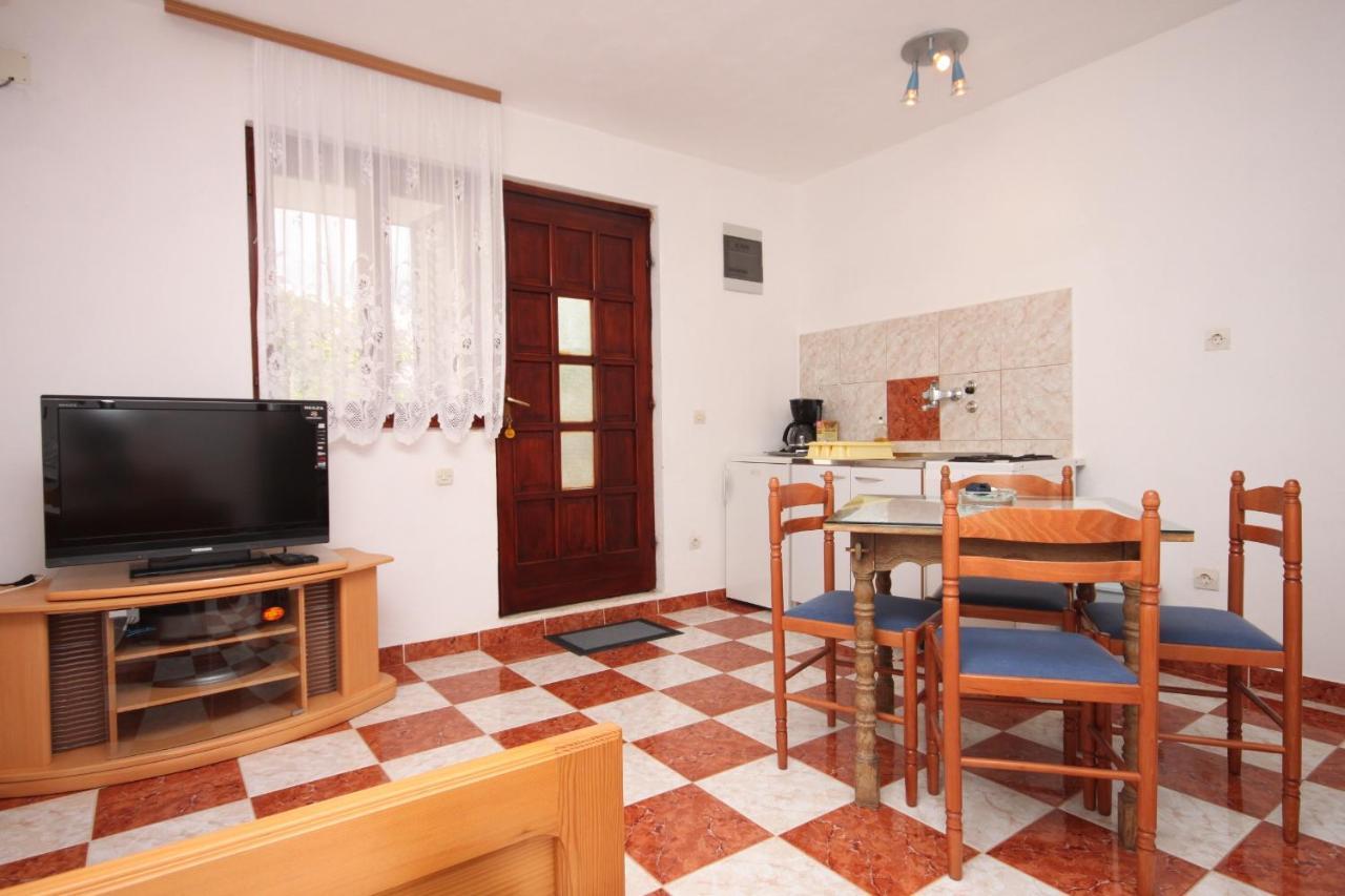 Apartments With A Parking Space Starigrad, Paklenica - 6618 المظهر الخارجي الصورة