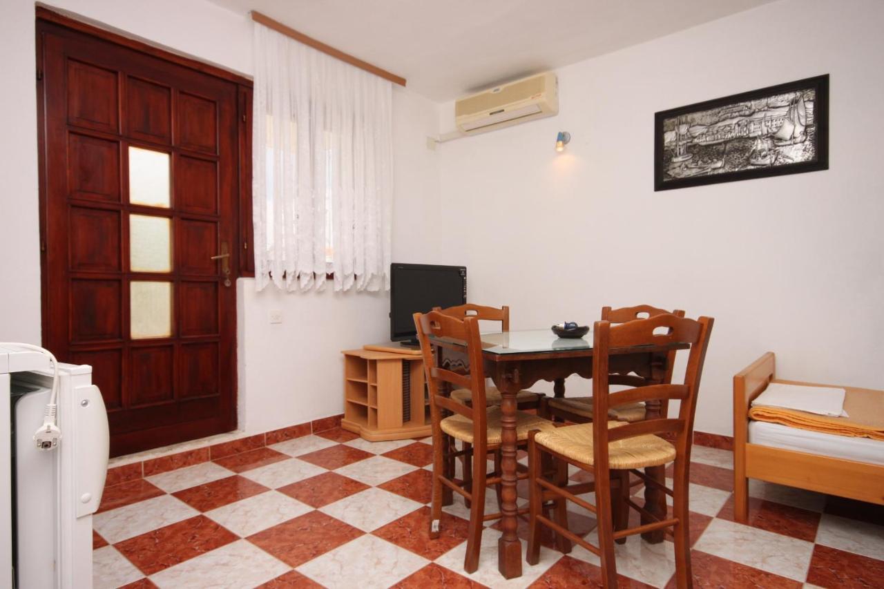 Apartments With A Parking Space Starigrad, Paklenica - 6618 المظهر الخارجي الصورة