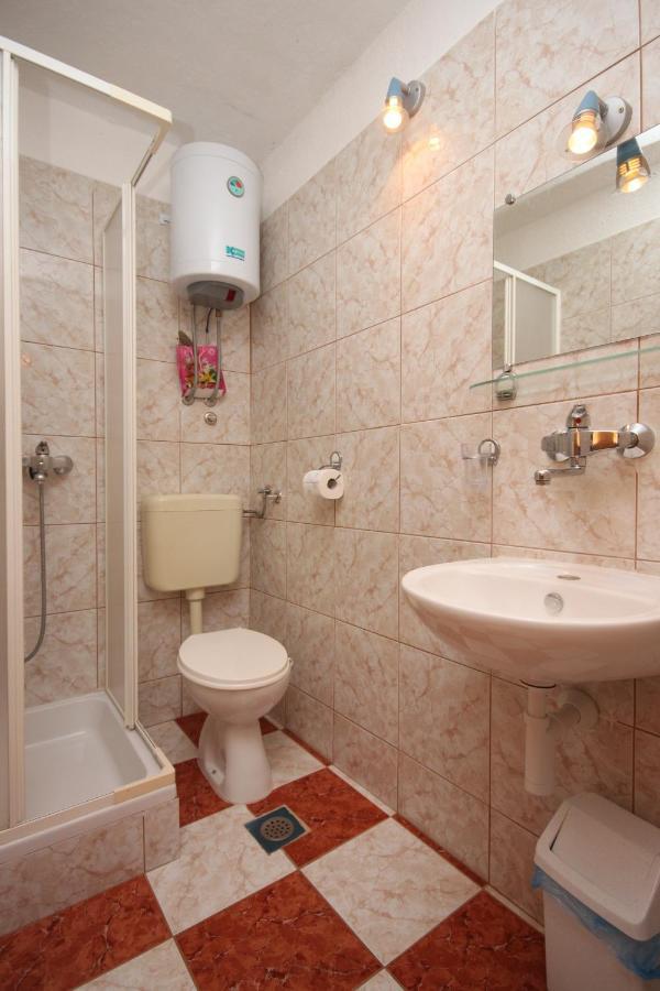 Apartments With A Parking Space Starigrad, Paklenica - 6618 المظهر الخارجي الصورة