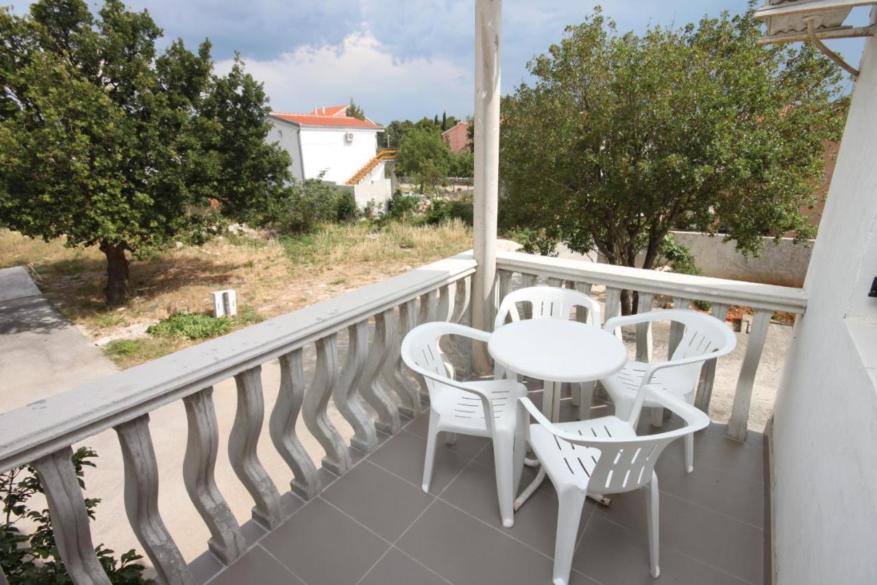 Apartments With A Parking Space Starigrad, Paklenica - 6618 المظهر الخارجي الصورة