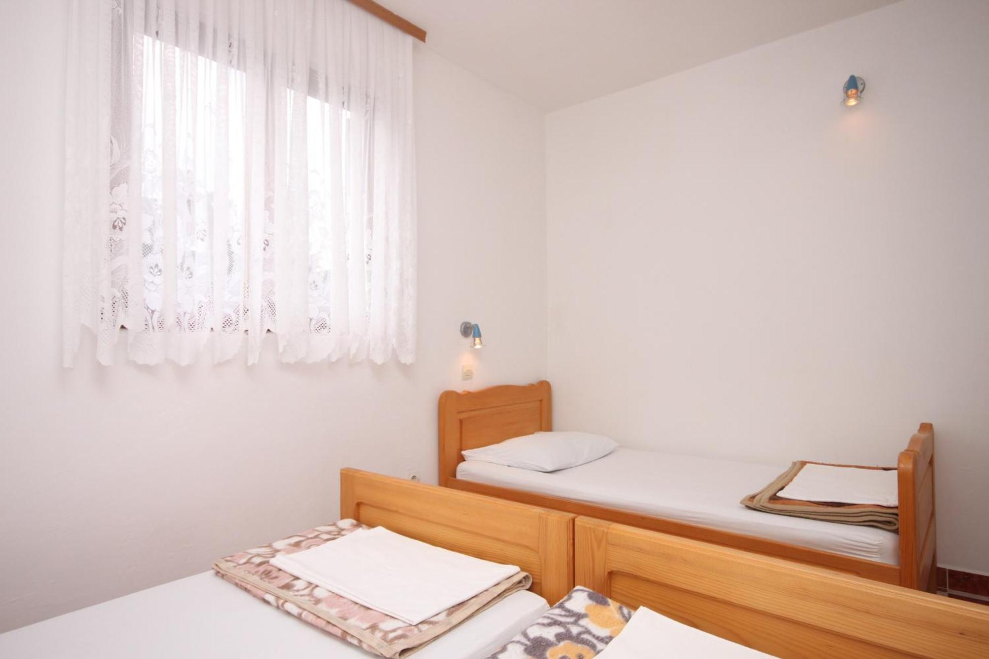 Apartments With A Parking Space Starigrad, Paklenica - 6618 الغرفة الصورة